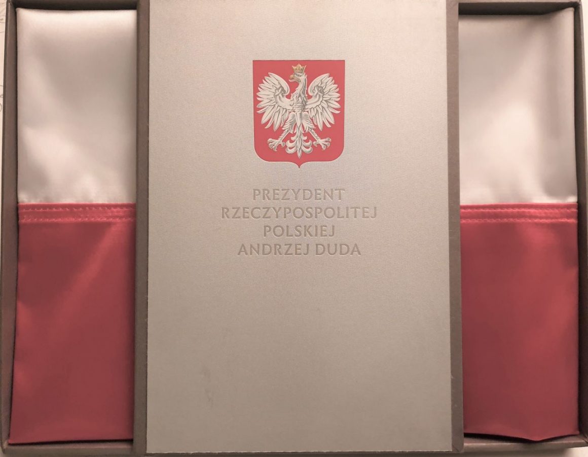 Uroczystość przekazania flagi Rzeczypospolitej Polskiej