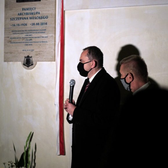 Inauguracja tablicy pamiątkowej abp. Szczepana Wesołego, 16.10.2020